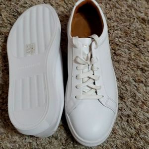 New Republic shows never worn